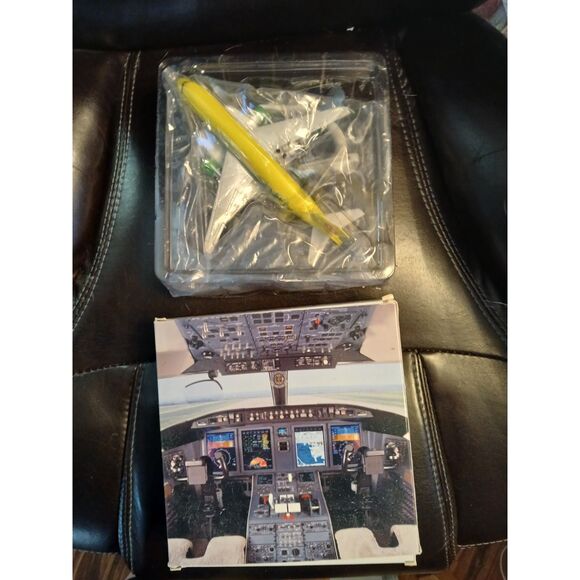 1:300 Scale Siberia Airbus 320 Airplane Models Alloy Diecast Airplane Model - Picture 5 of 10